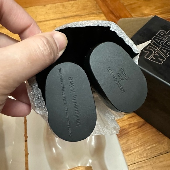 Kaws Star Wars Darth Vader - Picture 2 of 5